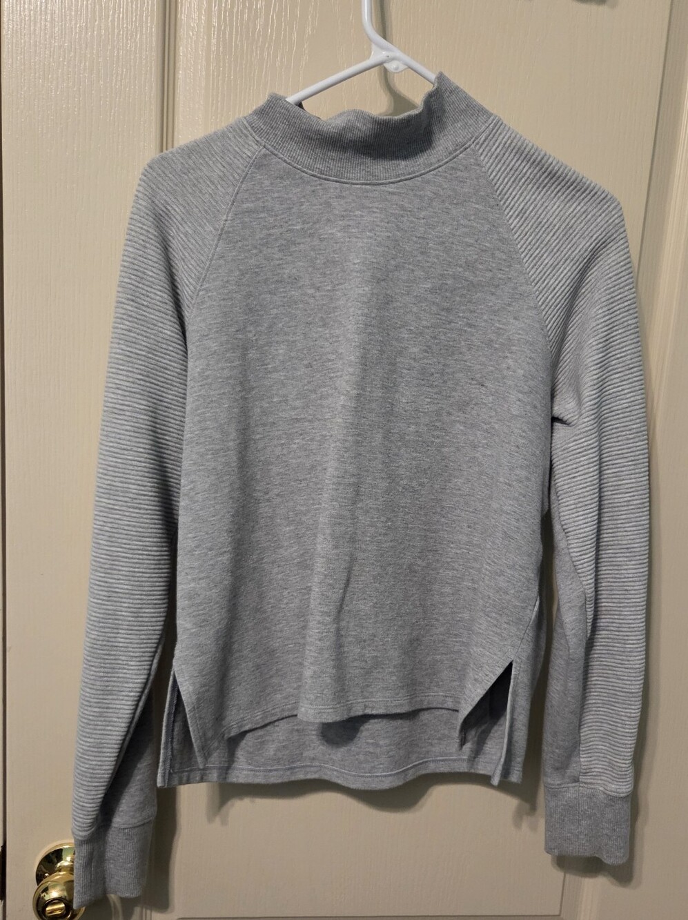 Under Armour Women's Gray Ribbed-Sleeve Turtleneck Pullover